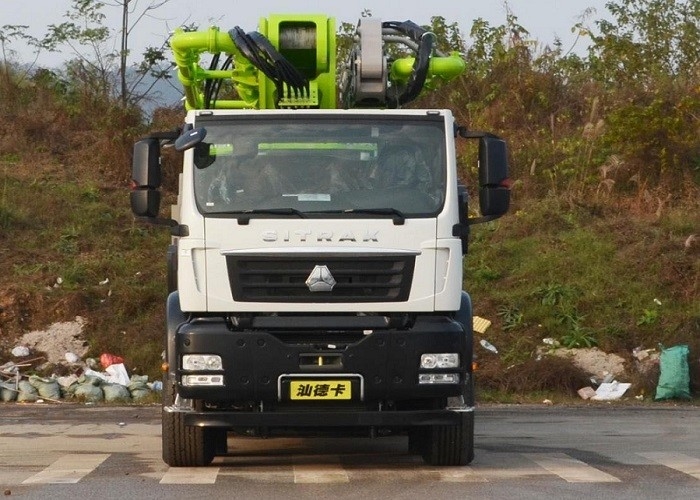 180CBM/H 66m New Concrete Pump Truck , 5 Axle Truck With Dual Hydraulic Oil Tank