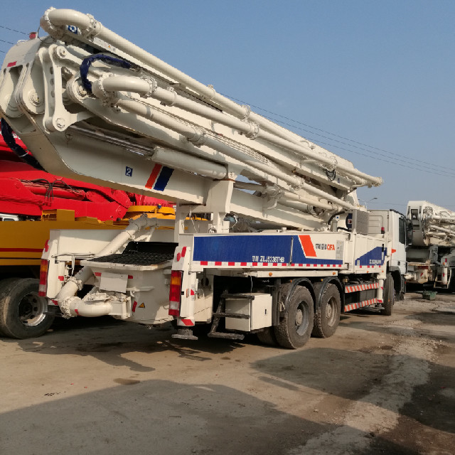 3 Axles 294KW Used Truck Concrete Pump , 47m Concrete Pump ZLJ5336THB