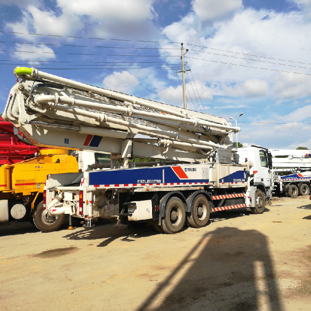 3 Axles 294KW Used Truck Concrete Pump , 47m Concrete Pump ZLJ5336THB