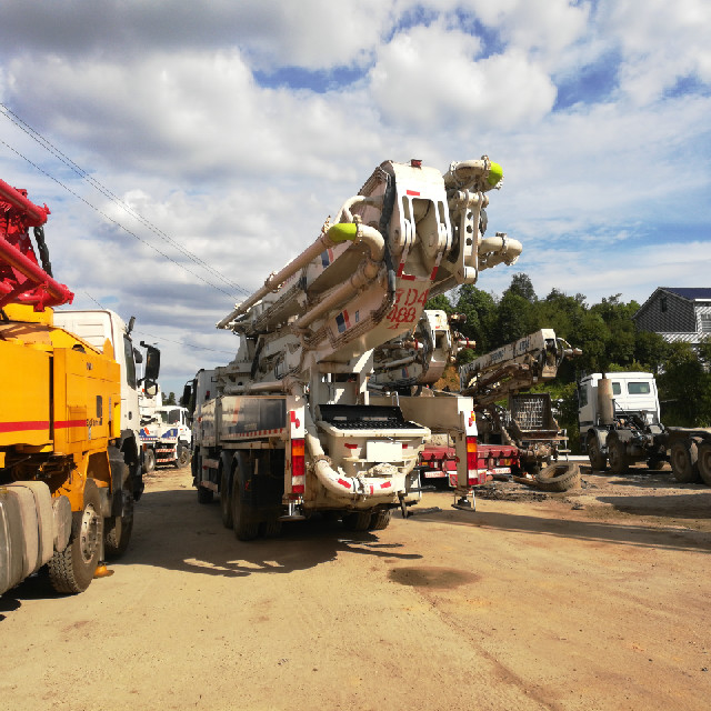 3 Axles 294KW Used Truck Concrete Pump , 47m Concrete Pump ZLJ5336THB
