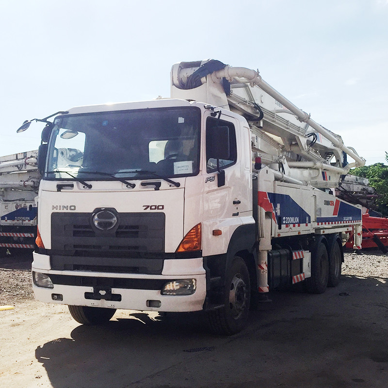 Xe bơm bùng nổ bê tông HINO 700 47m lắp 382KW để xây dựng