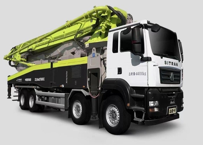 180cbm/H 56m Concrete Pump Truck With Long Boom High Precision