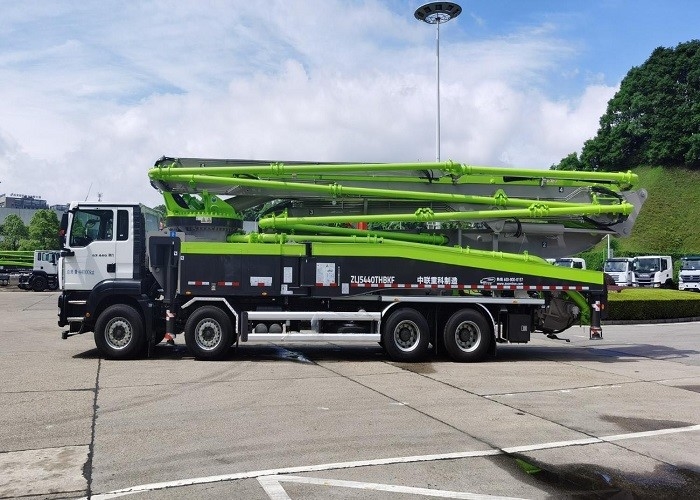 180cbm/H 56m Concrete Pump Truck With Long Boom High Precision