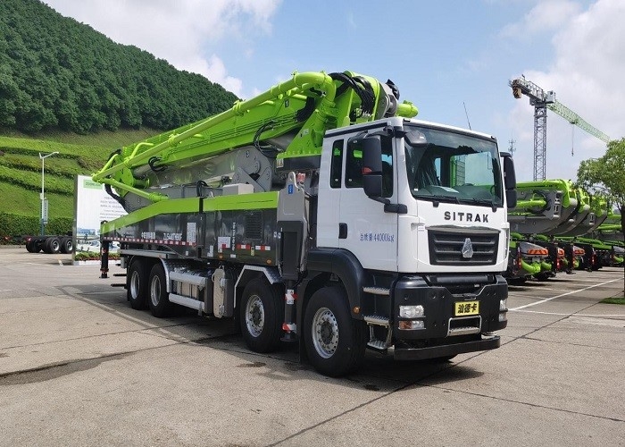 180cbm/H 56m Concrete Pump Truck With Long Boom High Precision