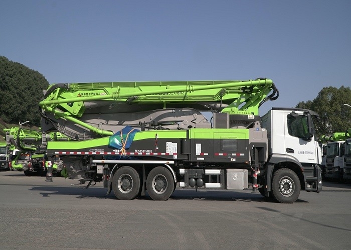 Safety Frame 52m Concrete Boom Pump Truck Euro 6 Emission 3 Axis