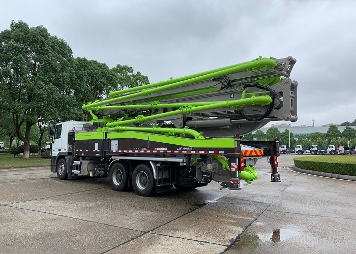 Safety Frame 52m Concrete Boom Pump Truck Euro 6 Emission 3 Axis