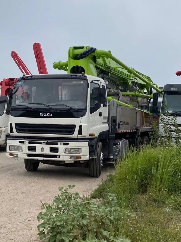ZOOMLION Odnowiona ciężarówka z pompą do betonu z drugiej ręki ISUZU 3 osie 47 metrów