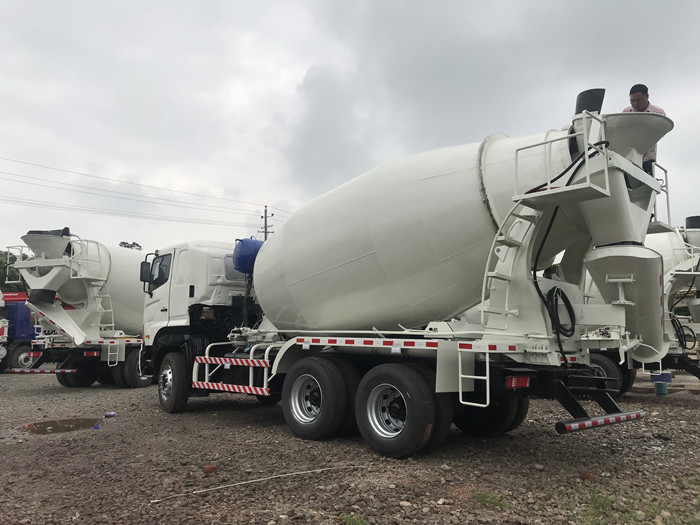 Used Hino 700 Second Hand Concrete Mixer Truck 10m3