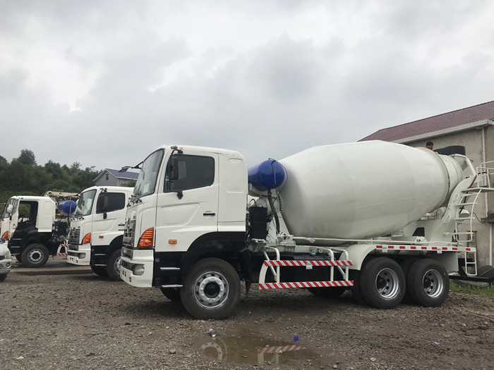 Used Hino 700 Second Hand Concrete Mixer Truck 10m3