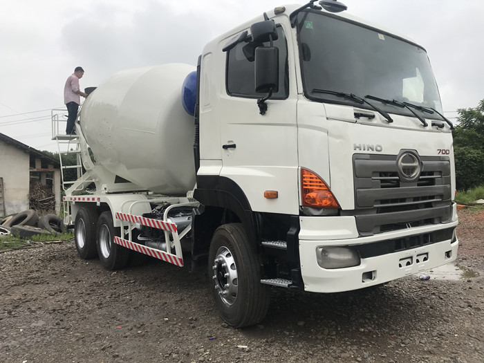 Used Hino 700 Second Hand Concrete Mixer Truck 10m3