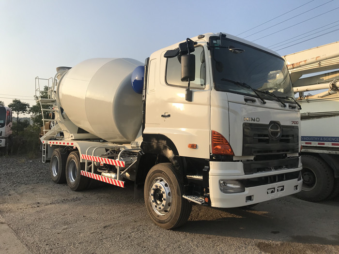 Used Hino 700 Second Hand Concrete Mixer Truck 10m3