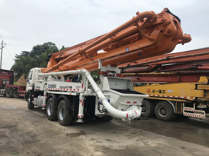 Swing Leg Zoomlion Isuzu Truck Mounted Concrete Pump Truck 265kw 120m3/H 37m
