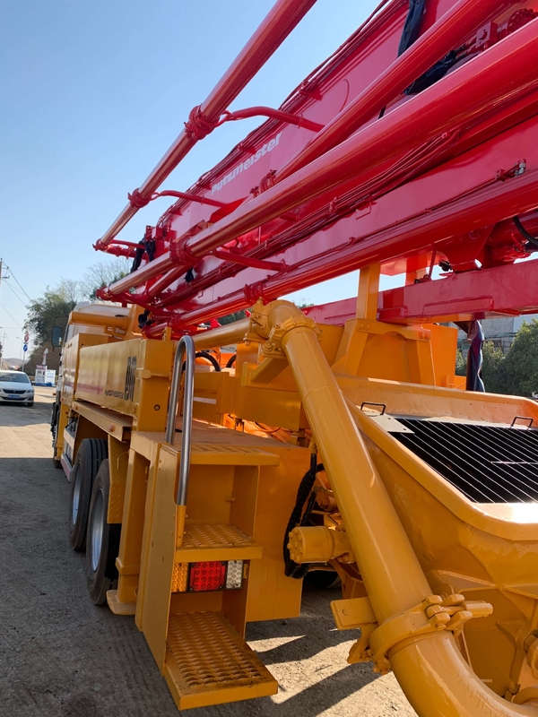 Putzmeister Used Truck Mounted Concrete Pump Remote Control Hydraulic Folding