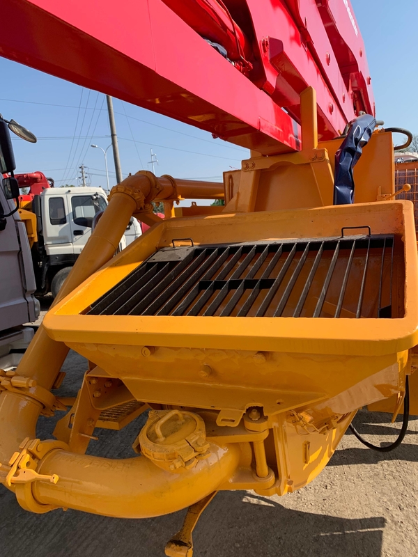 Putzmeister Used Truck Mounted Concrete Pump Remote Control Hydraulic Folding