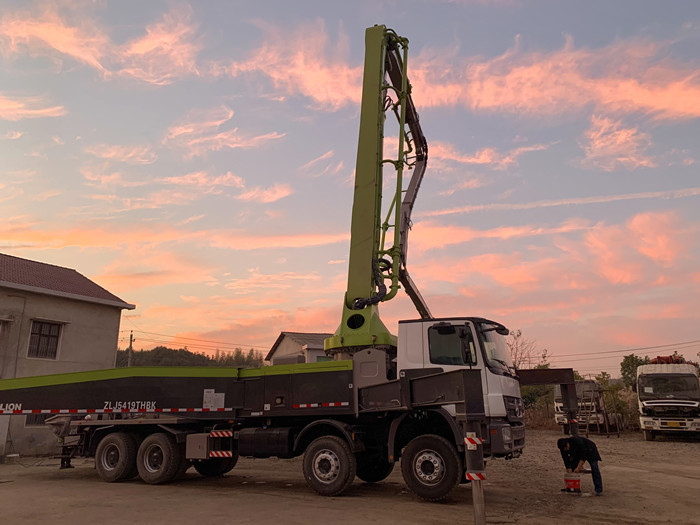 Zoomlion Used Concrete Pump Truck 180M3/H 60m 4 Alex Actors 4141