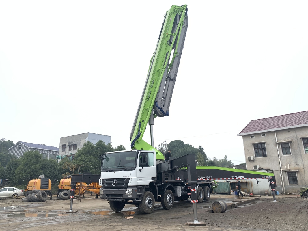 Heavy Duty Zoomlion 180m3/H 56m Boom Concrete Truck
