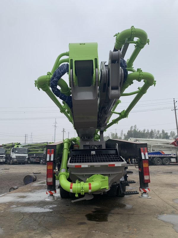Heavy Duty Zoomlion 180m3/H 56m Boom Concrete Truck