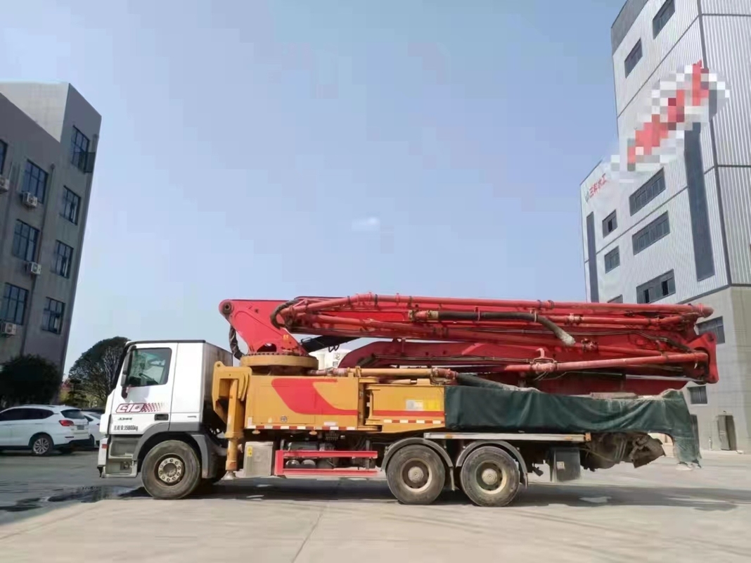 180m3/H 52m Boom 2nd Hand Concrete Pump Truck With 6 Boom Section