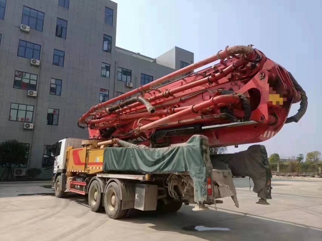 180m3/H 52m Boom 2nd Hand Concrete Pump Truck With 6 Boom Section