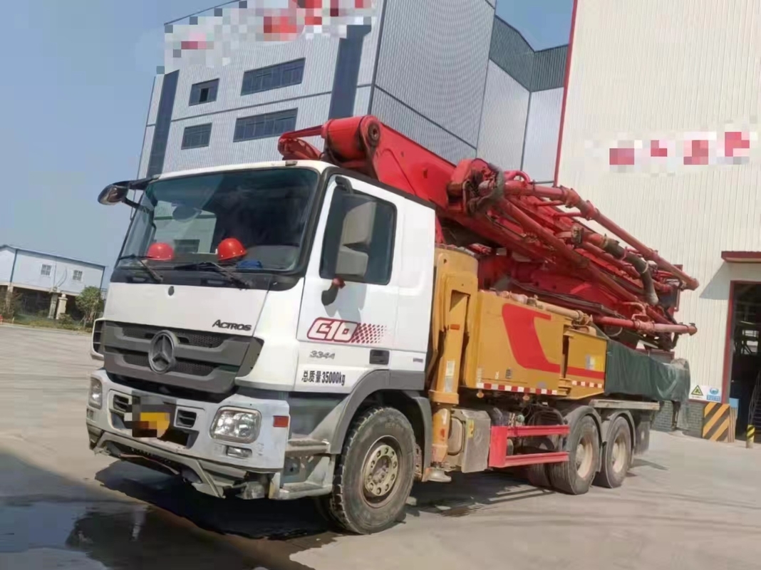 180m3/H 52m Boom 2nd Hand Concrete Pump Truck With 6 Boom Section
