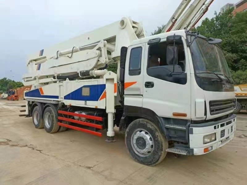 Zoomlion 37m X Leg 120m3/H Used Concrete Pump Truck