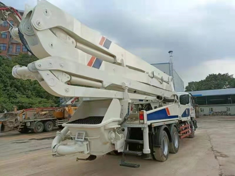 Zoomlion 37m X Leg 120m3/H Used Concrete Pump Truck