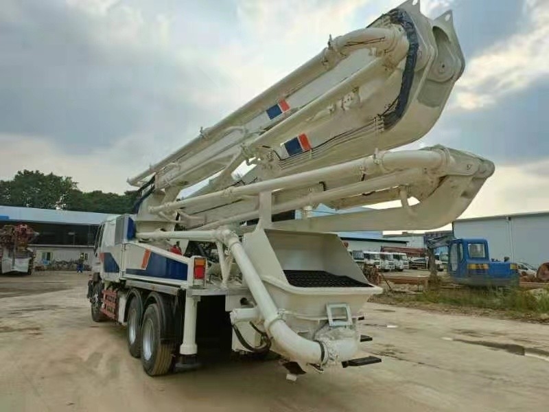 Zoomlion 37m X Leg 120m3/H Used Concrete Pump Truck