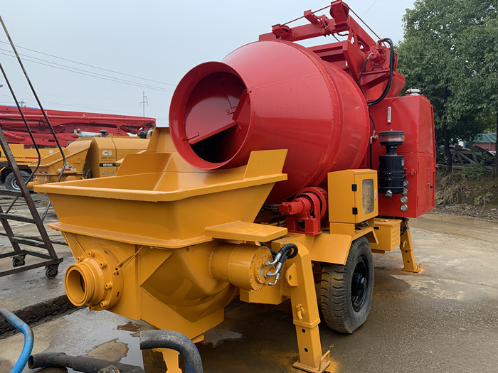 62KW Self Loading Concrete Mixer Machine , Mini Portable Concrete Mixer Pump