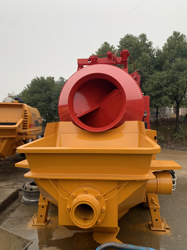 62KW Self Loading Concrete Mixer Machine , Mini Portable Concrete Mixer Pump