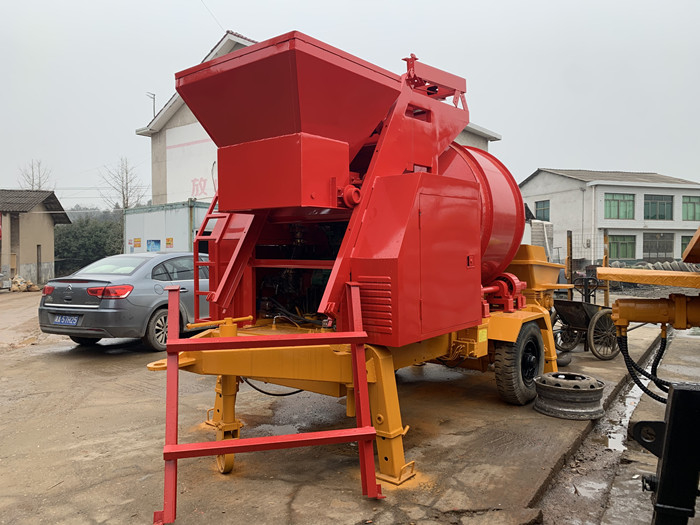 62KW Self Loading Concrete Mixer Machine , Mini Portable Concrete Mixer Pump