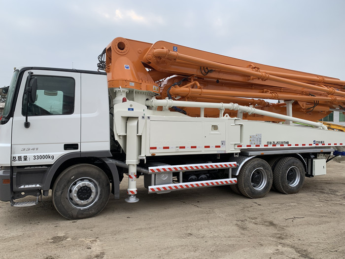 Zoomlion 49M Concrete Equipment Concrete Placing 5 Boom Beton Pumper Renewed 140m3/h Concrete Pump Actros 3341 Truck