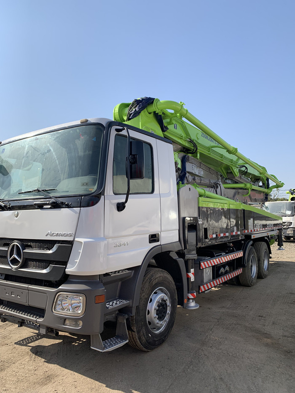 Fully Hydraulic Reversing 300kw Concrete Pump Truck With Smarter Electrical Control System